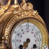 Эти шикарные антикварные каминные часы в стиле Людовик XV (Французский Рококо́), богато украшенные перегородчатой эмалью в технике Клуазонне (фр. Cloisonné) удивят даже самого избалованного юбиляра. Это самый яркий и запоминающийся подарок по любому повод