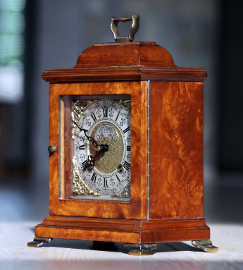 Красивые классические кабинетные настольные часы WUBA с боем