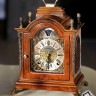 Старинные Голландские часы с боем и указателем фаз луны - удивляющий ценный подарок на юбилей шефу руководителю охотнику рыбаку Компактные кабинетные настольные часы WUBA с боем и указателем лунных фаз