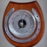Английский барометр середины 20 века в форме подковы на удачу - отличный подарок со смыслом, ценный подарок охотнику рыбаку моряку капитану яхтсмекну.