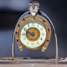Шикарные Английские механические кабинетные настольные часы в форме подковы на удачу - символичный подарок руководителю бизнесмену, спортсмену или любителю риска Антикварные кабинетные настольные часы из Англии в форме подковы на удачу