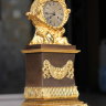 Редкие антикварные каминные часы с боем начала 19 века. Классическая механика с часовым и получасовым боем, с маятником на нитевом подвесе.
Корпус часов сделан из бронзы и покрыт золотом (так называемон "огненное золочение"). Механизм этих часов маркирова