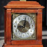Шикарные классические настольныеи кабинетные часы с мелодичным четвертным боем "Вестминстер" необычный ценнвый подарок на юбилей. Корпус выполнен из дерева, часы в идеальном рабочем состоянии