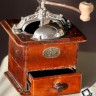 Редкая антикварная кофемолка JAPY FRERES & Cie конца 19 века из Франции. Изящная работа известного производителя часов и приборов, в хорошем антикварном состоянии. Ценный бизнес сувенир, подарок шефу повару, шикарный презент для женщины или девушки Антикв
