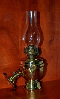 Старинная корабельная каютная лампа из Англии