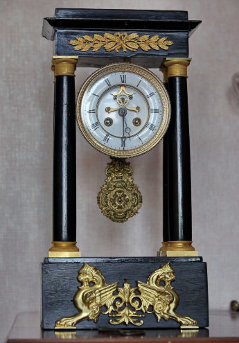 Французские полочные часы «Портик» конца 19 века