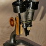 Старинный антикварный бинокулярный стерео микроскоп из США - необычный ценный подарок для любителя старых и старинных вещей, ценный удивляющий бизнес сувенир, оригинальный подарок для медика доктора, подарок учёному или учителю в кабинет в лофт. Редкий ан