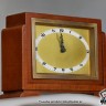 Кабинетные винтажные ретро часы середины 20 века в массиве дуба Удивляющий ценный подарок для ценителя ретро стиля и необычных винтажных предметов - стильные часы будильник в корпусе из массива дуба