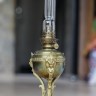 Необычный подарок для состоятельных ценителей неподдельной старины - антикварная бронзовая керосиновая лампа в стиле «Ампир» из Франции. Богатый выбор в магазине Купи Антик