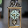 Чрезвычайно редкие, сохранившиеся в оригинальном состоянии полочные настольные часы AD.MOUGIN (Франция), экспортированные в США. Часы богато украшены кристаллами из горного хрусталя и дополнены фигурной композицией "Девочка с собакой" (серебрение). Антикв