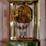 Антикварные американские часы регулятор с приятным боем "New Haven" в стекле и ониксе
