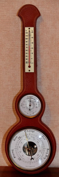 Старинная метеостанция (барометр с термометром и гигрометром) из Англии