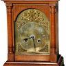 Немецкие кабинетные часы с боем в корпусе из дуба это удивляющий ценный подарок на юбилей для любителя строгого и лаконичного стиля. Эти часы отлично подойдут шефу руководителю и буду прекрасно смотреться в рабочем кабинете в офисе или в коттедже Анкварны