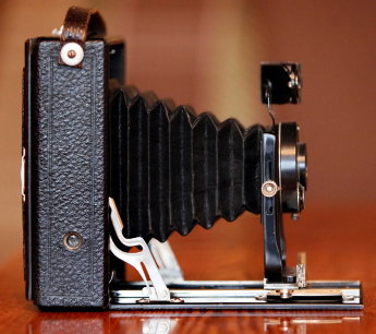 Немецкая антикварная камера на фотопластинках "Lola 136" 