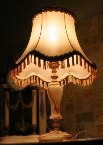 Антикварная лампа ночник с абажуром на основании из оникса