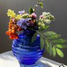 Прекрасная миниатюрная вазочка "пикфлёр" для цветов из США это необычный стильный сувенир, презент женщине жене бабушке маме на день 8 марта Винтажная цветочная вазочка пикфлёр, кобальтовое стекло, США