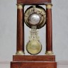 Французские часы портик с инкрустацией, в стиле "Ампир", с боем Удивляющий ценный подарок на юбилей для состоятельных - редкие антикварные часы портик в стиле ампир с боем, оформленные в морском стиле