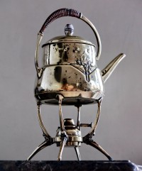 Антикварный яхтенный чайник с горелкой в традиционном латунном исполнении